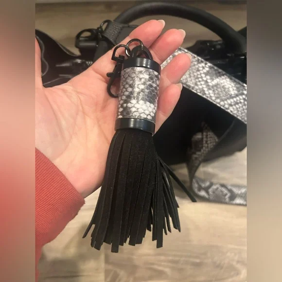 ALDO Black tote/bag/purse with snake skin design shoulder strap and key tassel - Picture 16 of 16